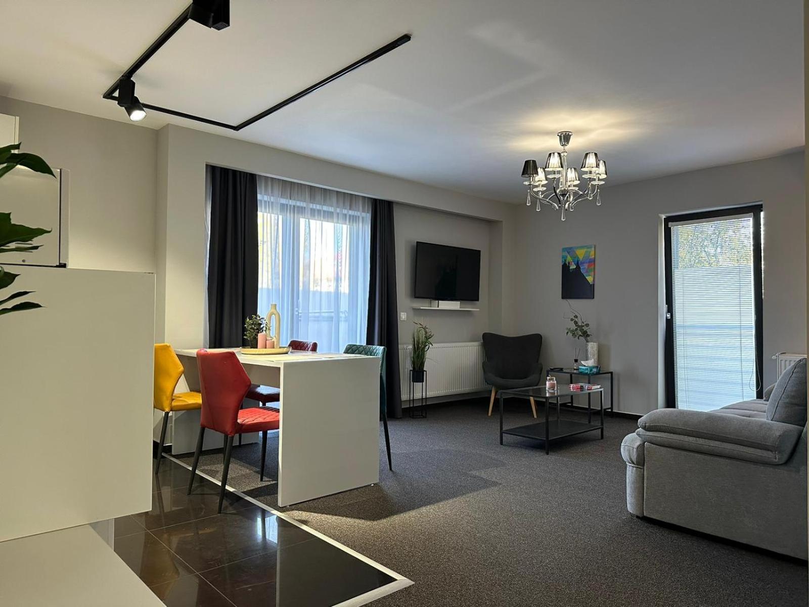 Luxury Glam Apartments & Studios Near Coresi Mall 布拉索夫 外观 照片