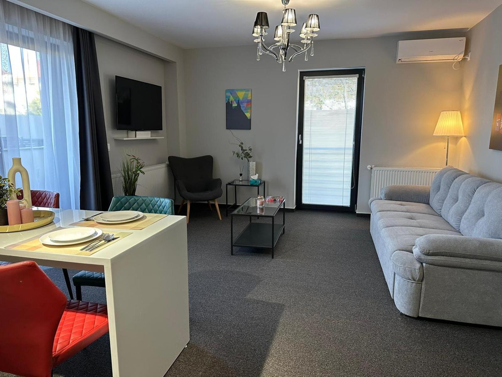 Luxury Glam Apartments & Studios Near Coresi Mall 布拉索夫 外观 照片